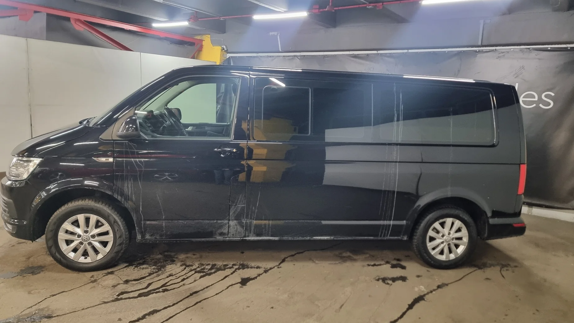 Volkswagen Caravelle photo